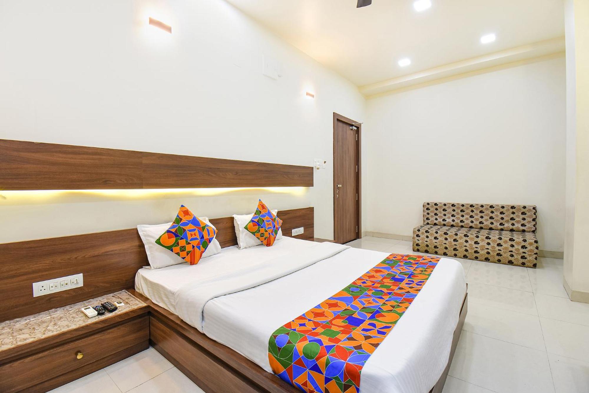 Fabhotel Royal Suits - Nr Mahadji Shinde Chhatri Pune Exterior foto